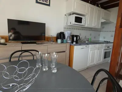 Cuisine ou kitchenette dans l'établissement Maison avec Piscine et Wifi à Notre-Dame-de-Monts - 5 pers. - FR-1-540-289