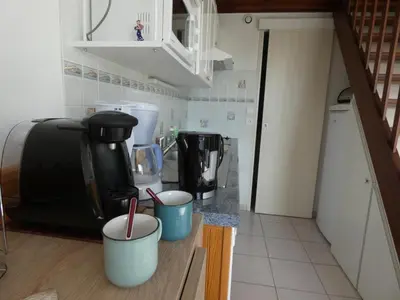 Cuisine ou kitchenette dans l'établissement Maison avec Piscine et Wifi à Notre-Dame-de-Monts - 5 pers. - FR-1-540-289