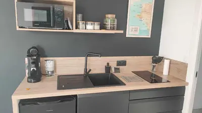 Cuisine ou kitchenette dans l'établissement Studio mer