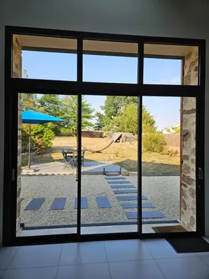 Piscine de l'établissement La Petite Grange ou située à proximité