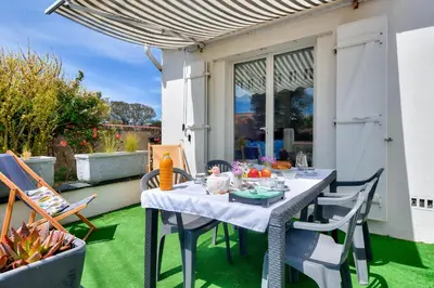 Coin salon dans l'établissement Échappée à 400m de la plage des Sableaux