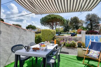 Jardin de l'établissement Échappée à 400m de la plage des Sableaux