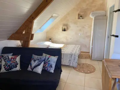 Coin salon dans l'établissement Studio Cosy à la campagne