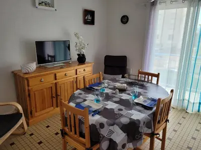 Télévision ou salle de divertissement dans l'établissement Les Pampres