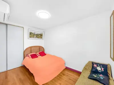 Un ou plusieurs lits dans un hébergement de l'établissement Maison charmante à Saint-Herblain avec jardin privé