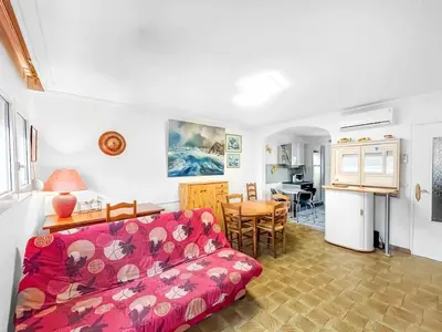 Cuisine ou kitchenette dans l'établissement Maison charmante à Saint-Herblain avec jardin privé