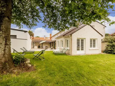 Jardin de l'établissement Maison de charme avec jardin près de Nantes, 4 chambres, wifi, équipements bébé et babyfoot - FR-1-306-1272
