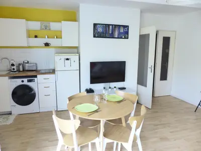 Cuisine ou kitchenette dans l'établissement Chézine, T2 au calme avec balcon, 2pers et parking