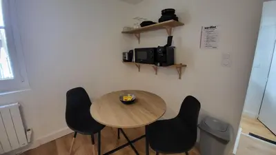 Cuisine ou kitchenette dans l'établissement Studio Ceineray 2pers