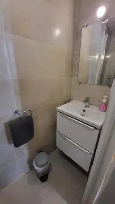 Salle de bains dans l'établissement Studio Ceineray 2pers