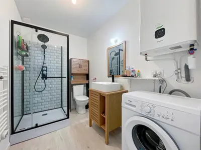 Salle de bains dans l'établissement L'Atelier Bleu - Cosy et Lumineux