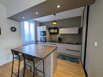 Cuisine ou kitchenette dans l'établissement Maison spacieuse avec jardin proche plage & centre