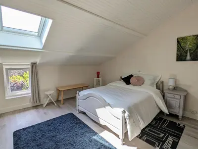Un ou plusieurs lits dans un hébergement de l'établissement Maison spacieuse avec jardin proche plage & centre