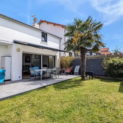 Maison spacieuse avec jardin proche plage & centre