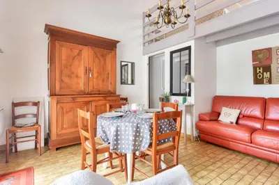 Coin salon dans l'établissement Escapade avec jardin à 5 min de la plage