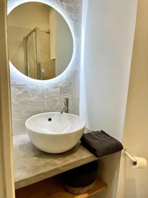 Salle de bains dans l'établissement Studio Le Sanlecque, Wifi Tv 2personnes