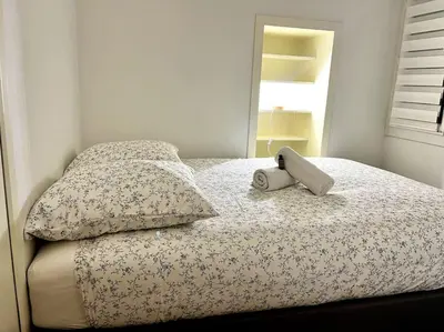 Un ou plusieurs lits dans un hébergement de l'établissement Le Pilori 2pers, chambre séparée, Tv et Wifi