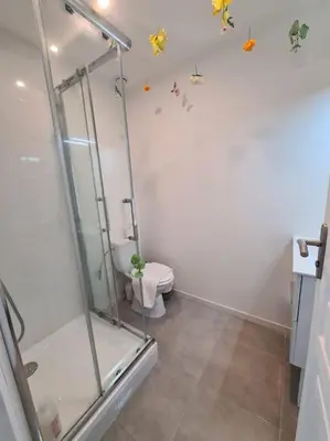 Salle de bains dans l'établissement Le Fleuri - à 5min de Nantes - Comme à la maison