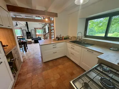 Cuisine ou kitchenette dans l'établissement Gîte du Séquoia - Paisible maison de campagne