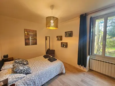 Un ou plusieurs lits dans un hébergement de l'établissement proche centre calme jardin privé