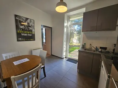 Cuisine ou kitchenette dans l'établissement proche centre calme jardin privé