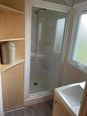 Salle de bains dans l'établissement Mobil home 6 personnes sur camping
