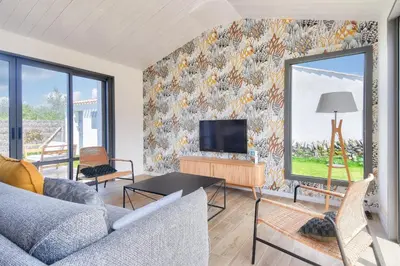 Télévision ou salle de divertissement dans l'établissement maison neuve- 6 adultes & 4 enfants - 350m plage
