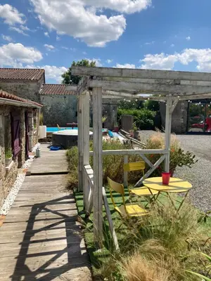 Piscine de l'établissement Le domaine de la Rabatelière ou située à proximité