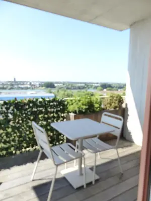 Balcon ou terrasse dans l'établissement Le Belvédère - Appartement de standing, 2 chambres et parking