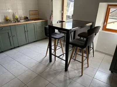 Cuisine ou kitchenette dans l'établissement Appartement Situé au cœur de Brissac-Quincé