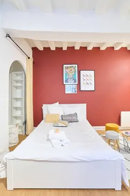 Un ou plusieurs lits dans un hébergement de l'établissement La Suite des Carmes - Studio cosy