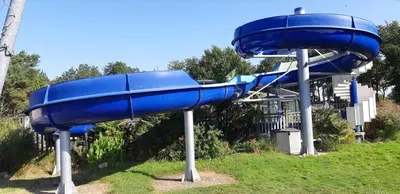 Piscine de l'établissement mobile home 6 personnes-3 chambres ou située à proximité