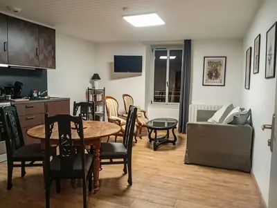 Coin salon dans l'établissement Duplex vue sur château