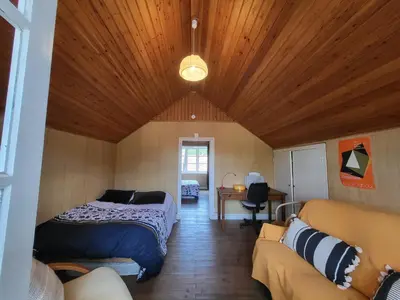 Un ou plusieurs lits dans un hébergement de l'établissement Charmante maison balnéaire pour 6, près de la plage, animaux admis - FR-1-364-172