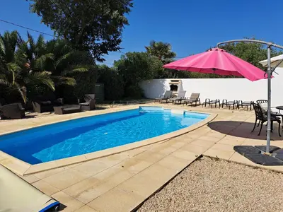 Piscine de l'établissement Belle villa avec piscine dans quartier calme à Saint-Jean-de-Monts - FR-1-323-542 ou située à proximité