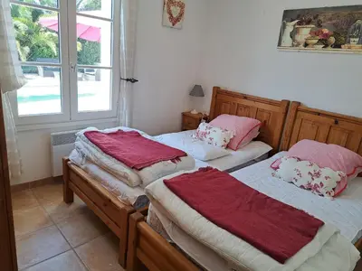 Un ou plusieurs lits dans un hébergement de l'établissement Belle villa avec piscine dans quartier calme à Saint-Jean-de-Monts - FR-1-323-542