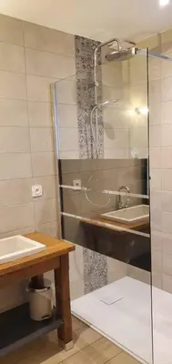 Salle de bains dans l'établissement Le pressoir de la Grippais
