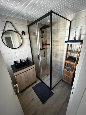 Salle de bains dans l'établissement La trinquette