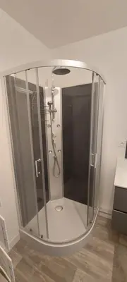 Salle de bains dans l'établissement La Marina