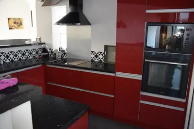 Cuisine ou kitchenette dans l'établissement Villa plage piscine chauffée