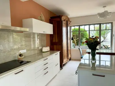 Cuisine ou kitchenette dans l'établissement Face Mer Villa Le Ker Breton