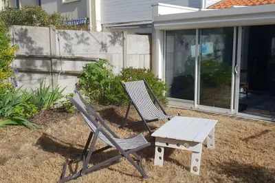 Jardin de l'établissement Maison pêcheur centre Saint Gilles Croix de Vie avec ménage et draps inclus