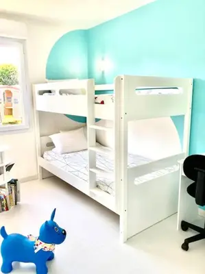 Un ou plusieurs lits dans un hébergement de l'établissement Maison spacieuse avec jardin à 25min des Sables