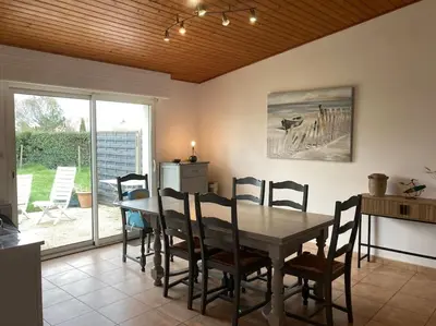 Coin salon dans l'établissement Maison calme avec garage et jardin clos avec ménage inclus