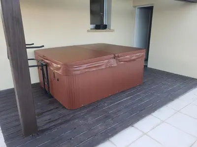 Plan de l'établissement villa spacieuse avec piscine, jacuzzi