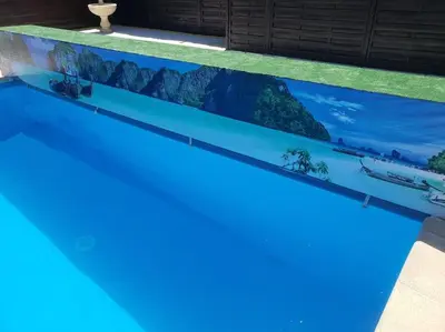 Piscine de l'établissement villa spacieuse avec piscine, jacuzzi ou située à proximité