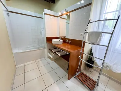 Salle de bains dans l'établissement Gite Vert Maison Bretonne