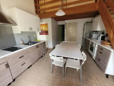 Cuisine ou kitchenette dans l'établissement Maison de Vacances Rayons de soleil