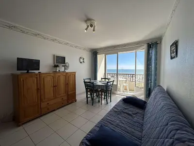 Télévision ou salle de divertissement dans l'établissement Studio bord de mer avec balcon à Saint-Jean-de-Monts - FR-1-224C-306