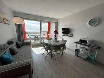Télévision ou salle de divertissement dans l'établissement Appartement Studio cabine, 4 couchages, face à la mer - FR-1-224C-304